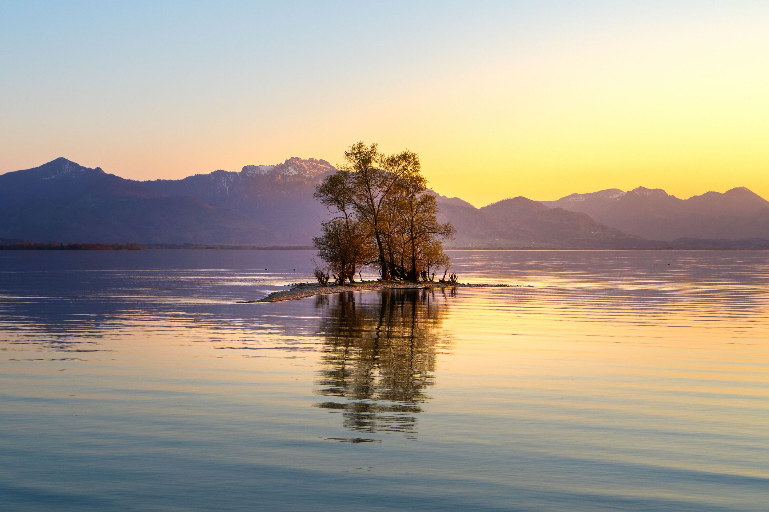 Chiemsee mit Chiemgauer Alpen