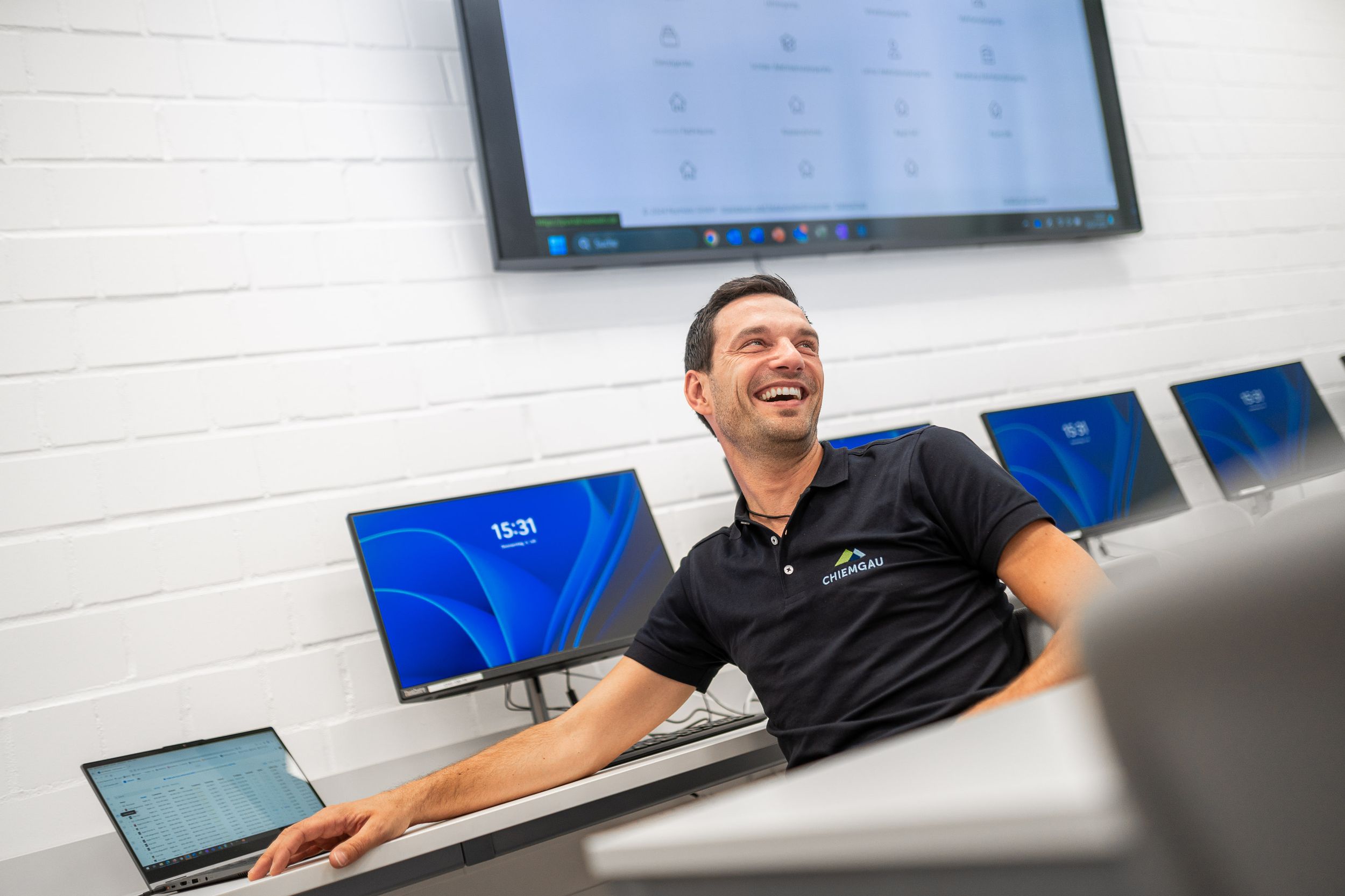 IT Mitarbeiter in einer Schule im Chiemgau